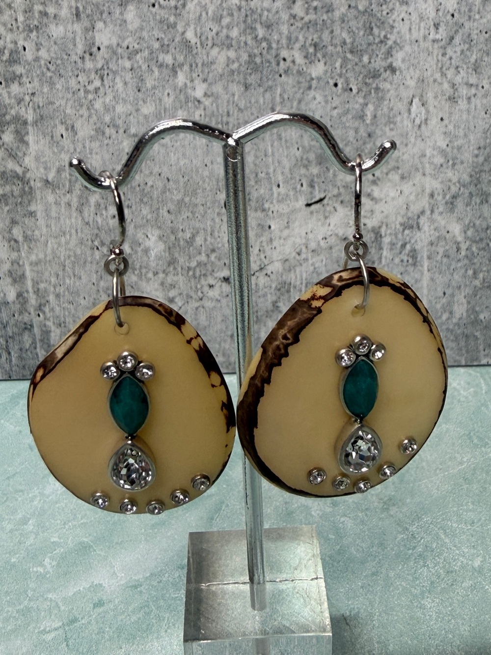 Silpada "Polished Palms" Tauga Nut and Crystal Dangle Pierced Earrings